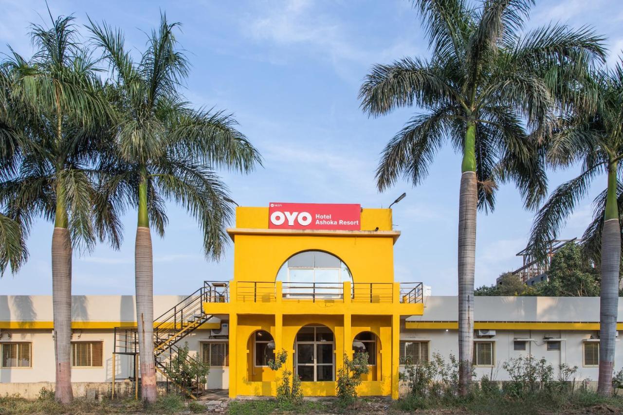 Oyo 18571 Ashoka Resort Indaur Kültér fotó