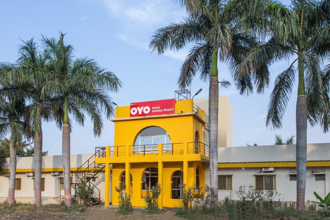 Oyo 18571 Ashoka Resort Indaur Kültér fotó